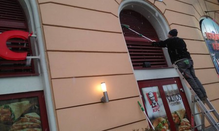 KFC ablak és szellőzőrácsok takarítása